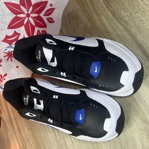 Nike Air Monarch IV 4E Wide. Please review shoe tag to confirm shoe size